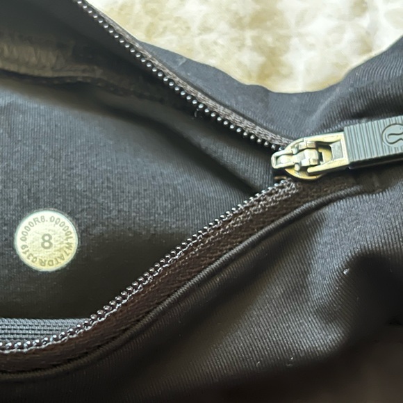 Lululemon Speed Up Black Camouflage Lined Low Rise Shorts 2.5” - Picture 4 of 4